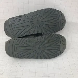 UGG | Shoes | Ugg Men 9 Gray Chukka Boots Suede Comfort Euc  display picture 3